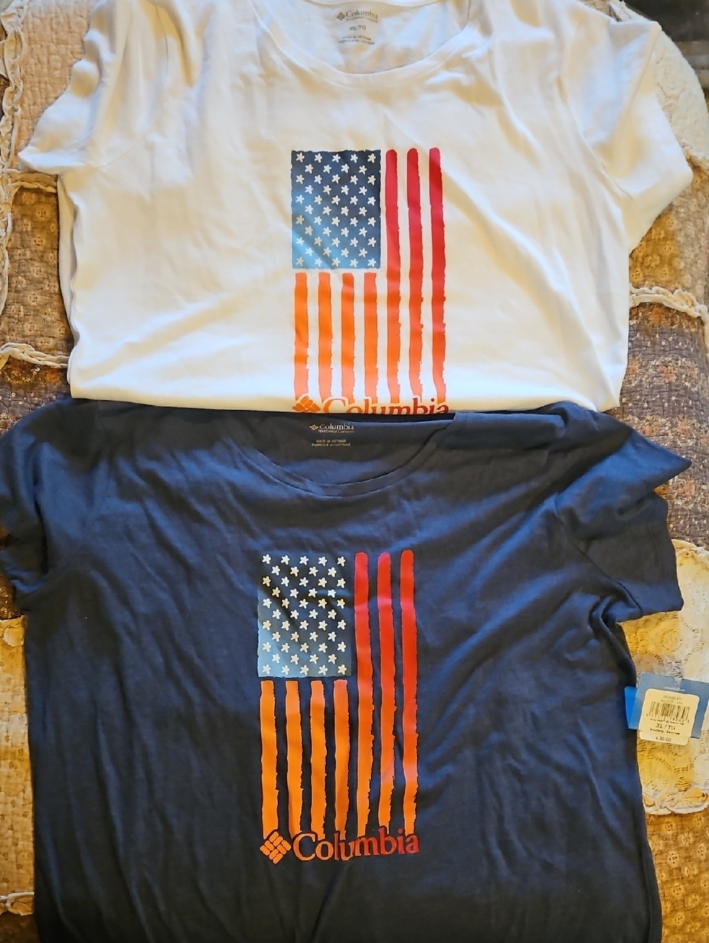 Columbia Womens T Shirt XL. 2 Shirts. Wht / Dk Blue Gy